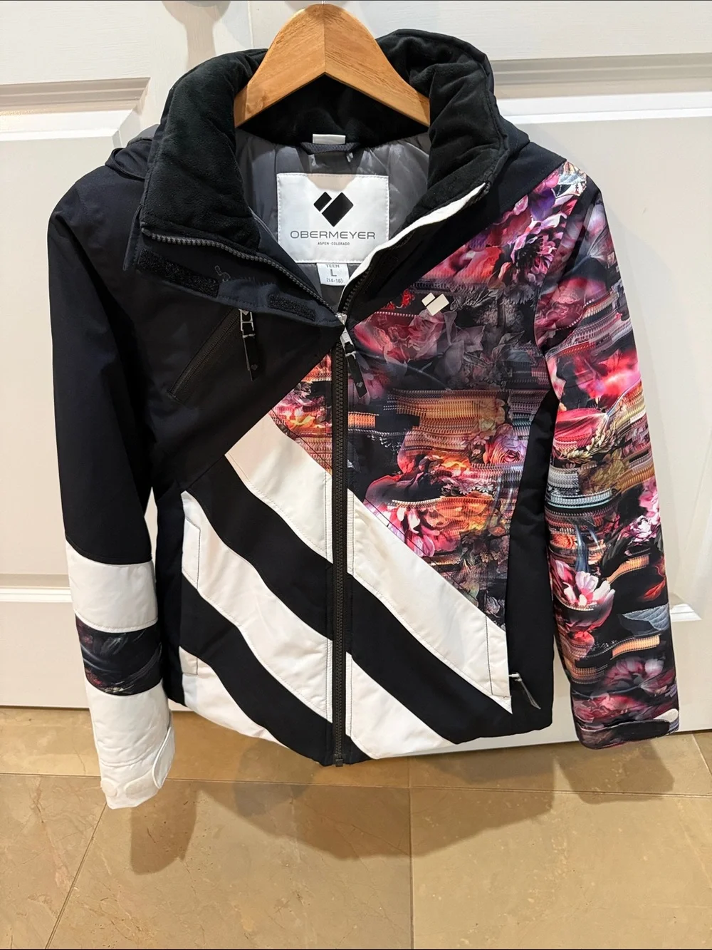 Obermeyer Black, White & Multicolor Floral-Pattern Ski Jacket